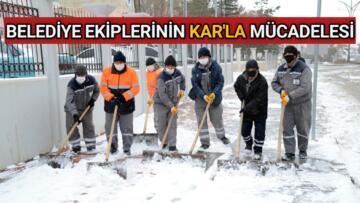 KIRŞEHİR’DE BELEDİYE EKİPLERİNİN KARLA MÜCADELESİ