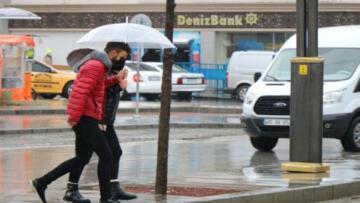 KIRŞEHİR’DE BEKLENEN YAĞIŞ BAŞLADI
