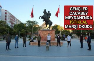 GENÇLER CACABEY MEYDANI’NDA İSTİKLAL MARŞI OKUDU