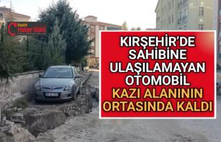 OTOMOBİL KAZI ALANININ ORTASINDA KALDI