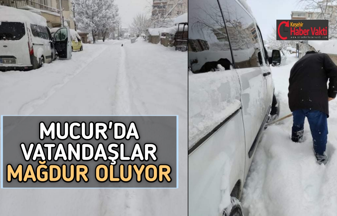 Kırşehir’e bağlı Mucur ilçe merkezinde vatandaşlar kar nedeniyle kullanamadıkları yol