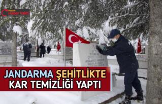KIRŞEHİR JANDARMA ŞEHİTLİKTE KAR TEMİZLİĞİ YAPTI