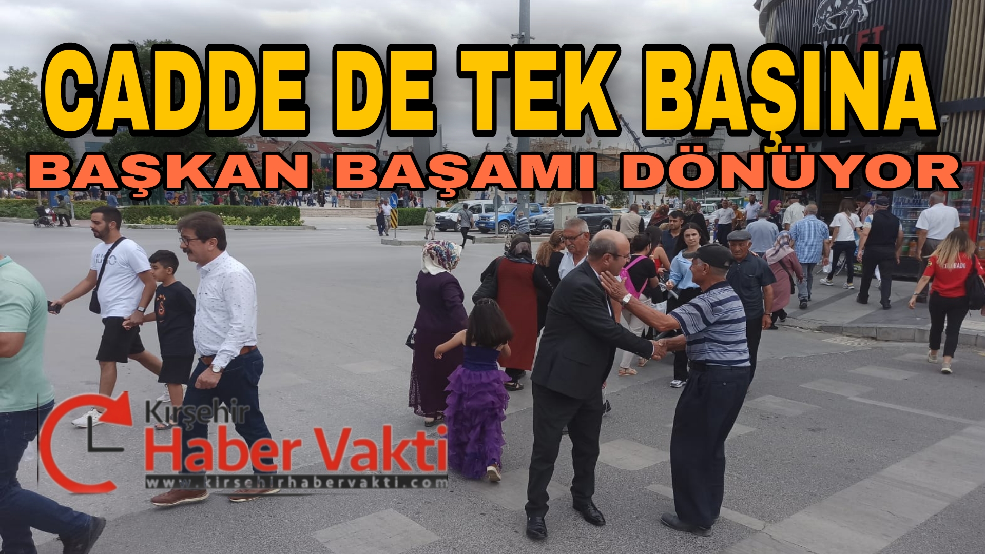 BAŞKAN EKİCİOĞLU, TEK BAŞINA KENT MEYDANINI DOLAŞTI