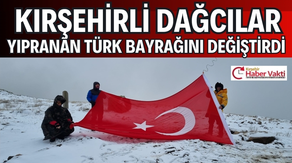 KIRŞEHİRLİ DAĞCILAR YIPRANAN TÜRK BAYRAĞINI DEĞİŞTİRDİ