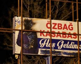ESKİ BELEDİYE BAŞKANI RASİM ARAZAY’IN SELAMLAMA PANKARTI YAKILDI
