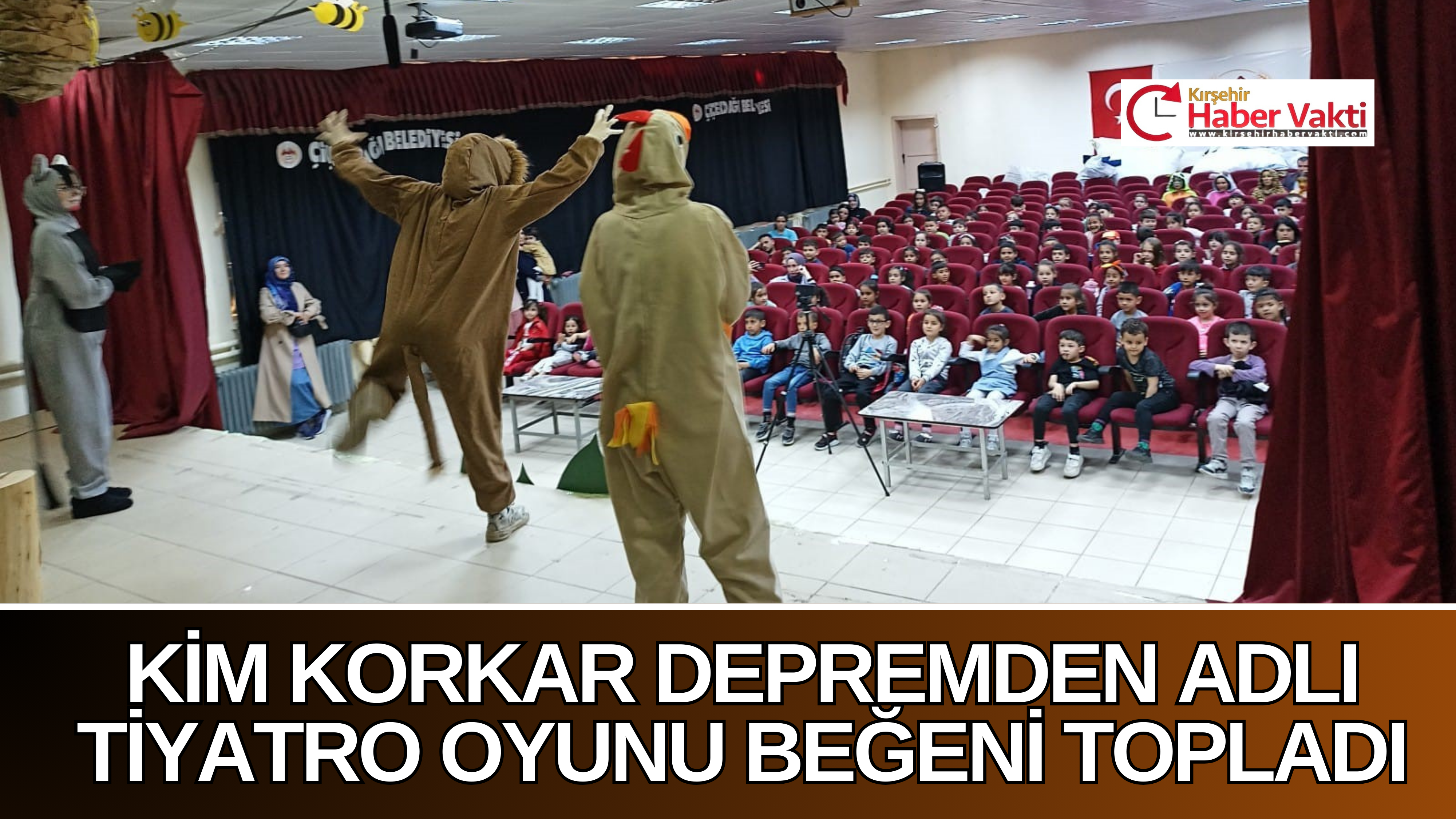 LİSE ÖĞRENCİLERİNİN TİYATRO OYUNU BEĞENİ TOPLADI
