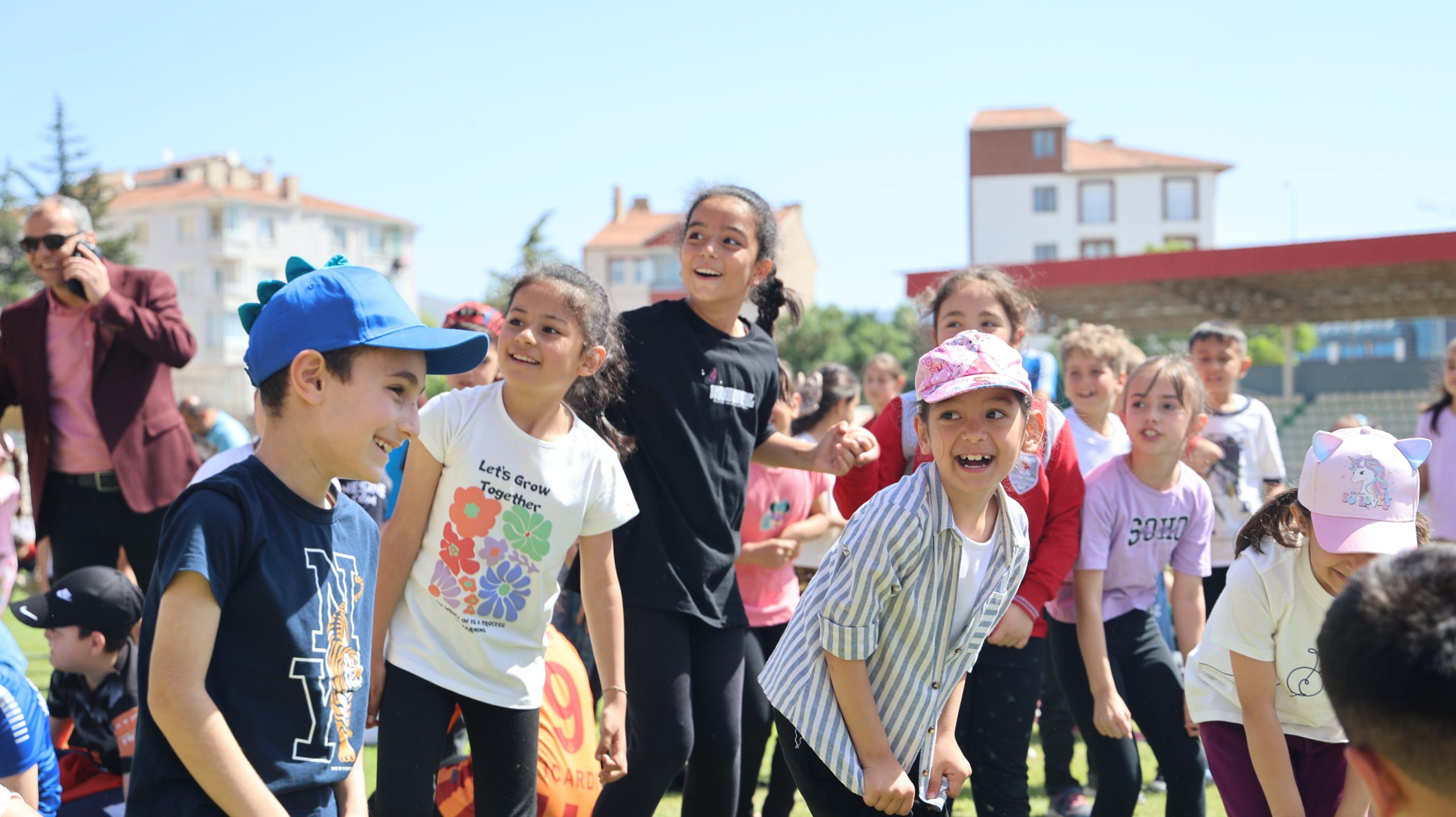 Kırşehir’de il genelinde başlatılan ‘Çocuk Oyunları’ yarışmaları şenlik alanına dönüştü.