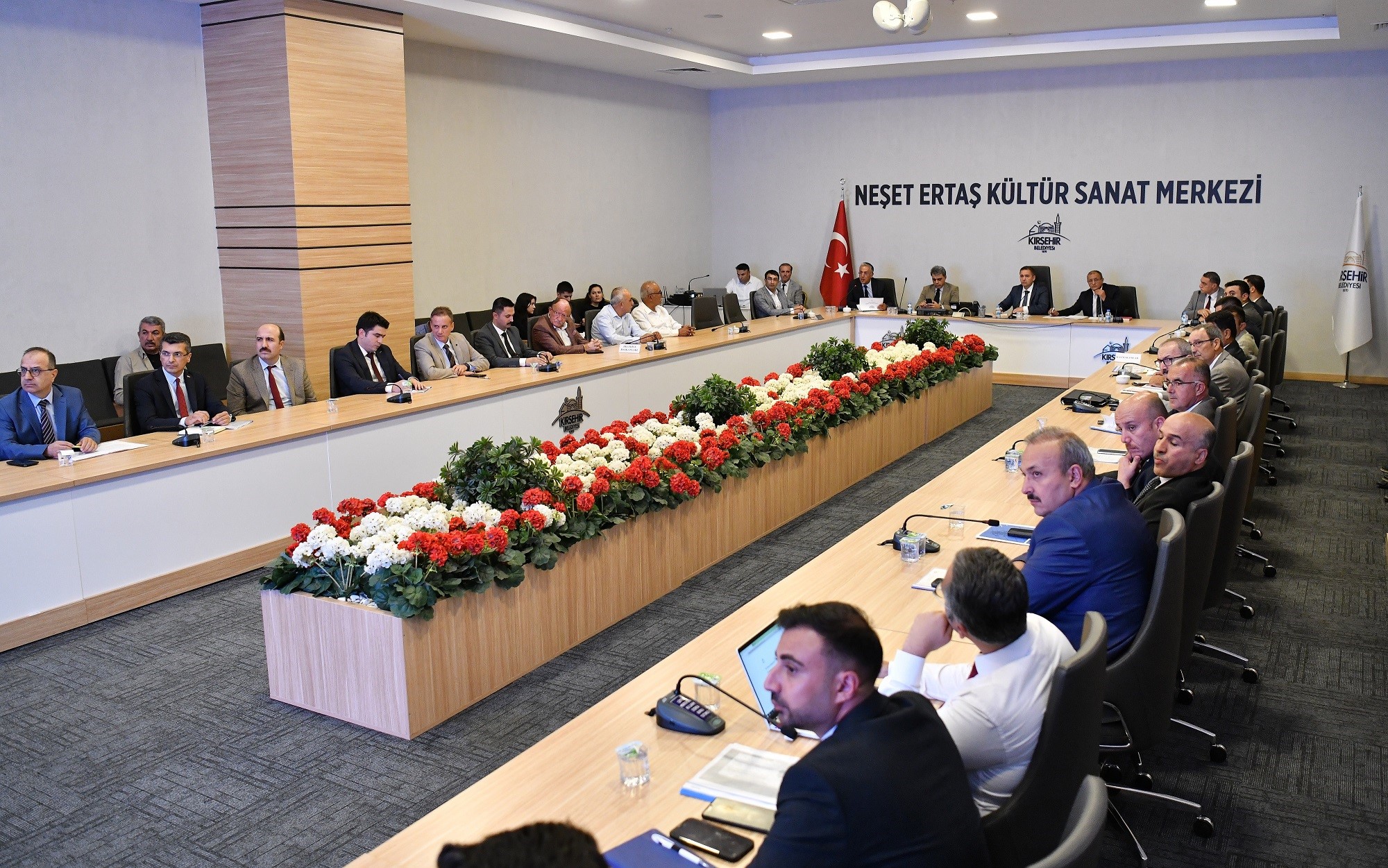 Kırşehir’de, 2024 yılı il koordinasyon toplantısında şehirde yürütülen 132 projenin