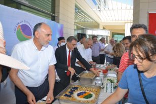 AEÜ’DE AŞURE İKRAMI