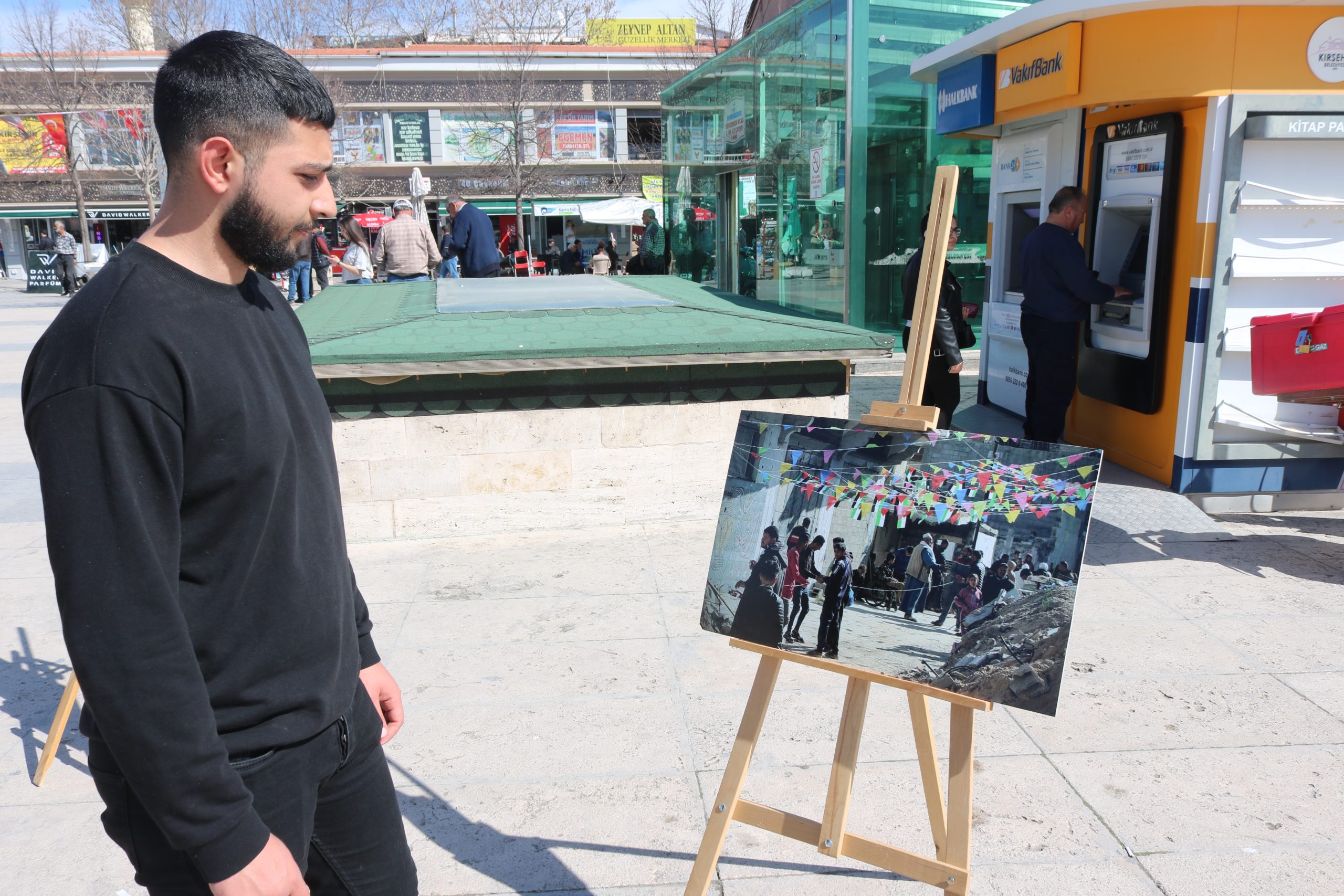 GAZZE’DE İFTAR FOTOĞRAF SERGİSİNE VATANDAŞTAN YOĞUN İLGİ