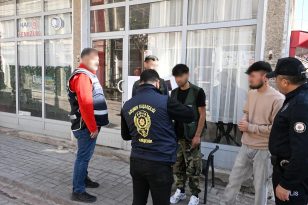 Kırşehir’de 5 düzensiz göçmen yakalandı, 16 kayıt dışı işçi tespit edildi.