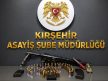 Polis uygulamalarda çok sayıda silah ve uyuşturucu madde ele geçirdi.