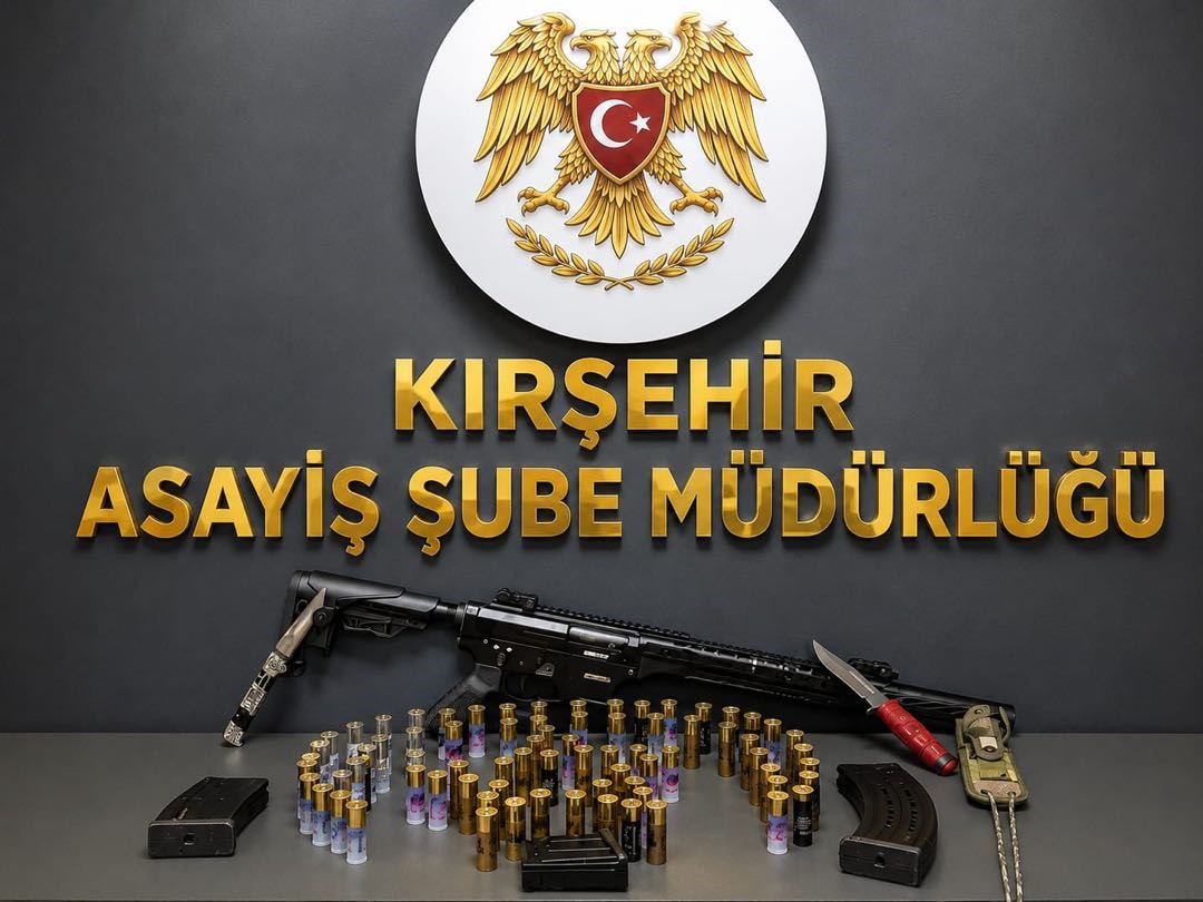 Polis uygulamalarda çok sayıda silah ve uyuşturucu madde ele geçirdi.
