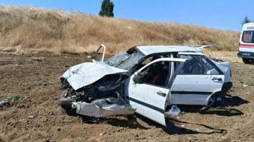 KIRŞEHİR YOLUNDA OTOMOBİL HURDAYA DÖNDÜ